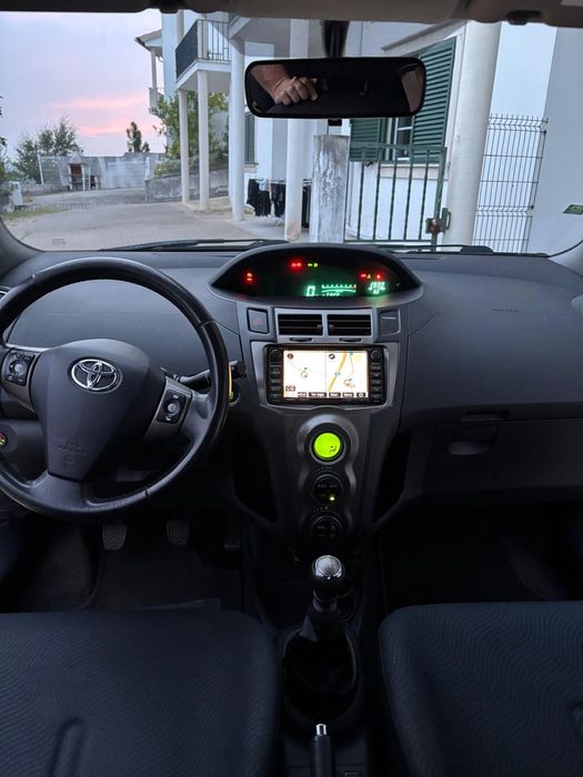 Toyota Yaris 1.3 VVT-i High Pack +Navi  GPL