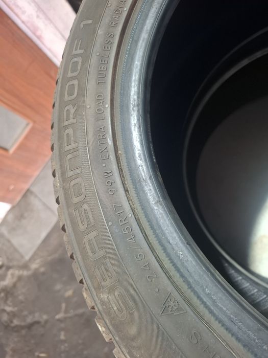 Opony 17 cali 245/45r17 wielosezonowe bdb stan
