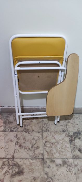 Cadeira com prancheta para conhoto em bom estado