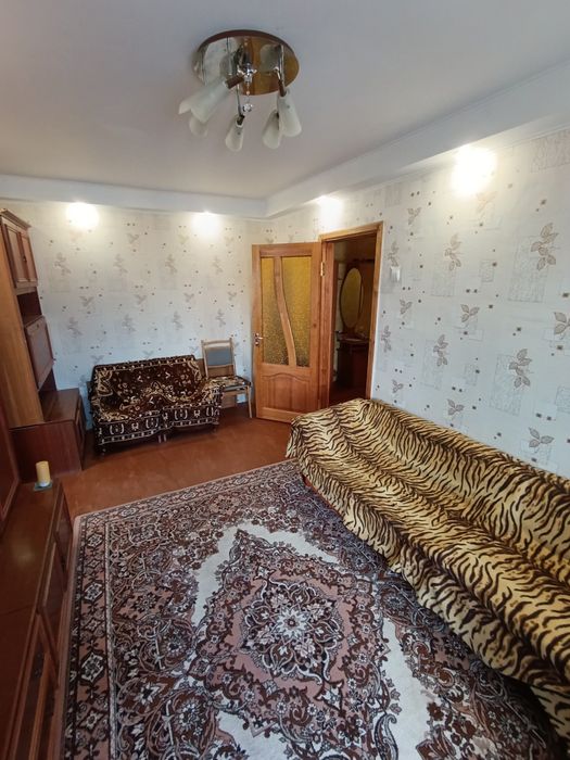 Продам 2 кімн квартиру в центрі.
