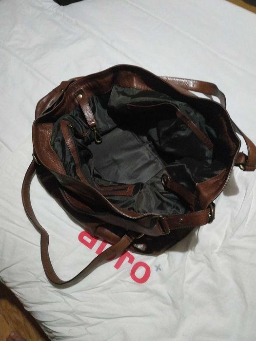 Mala grande, toda em pele, castanha, da marca ABRO
