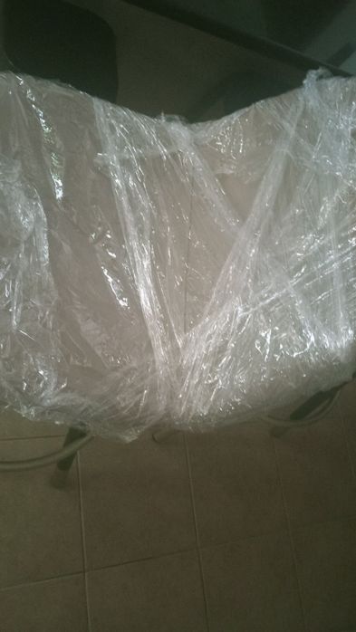 Bancos altos em bom estado pretos e dourado e cinza