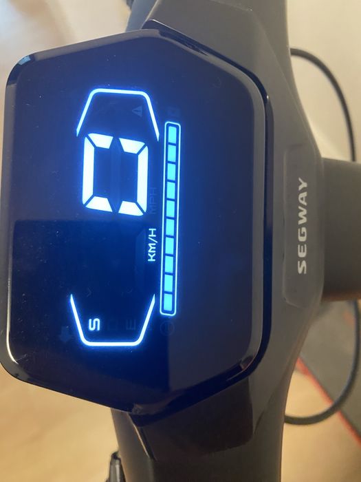 Продам Seegway Ninebot ZT3 PRO E BLACK
