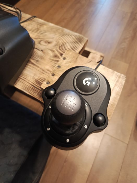 Sprzedam kierownice Logitech g 920 ze stelażem