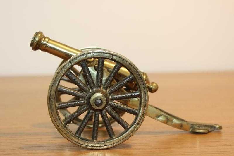 Фігурка Мініатюрна гармата виготовлена з суцільної латуні.