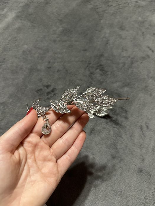 Диадема, тиара, украшение на голову с кристалами