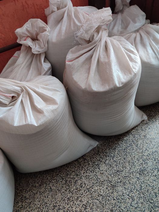 Пісок в мішках продаю терміново.