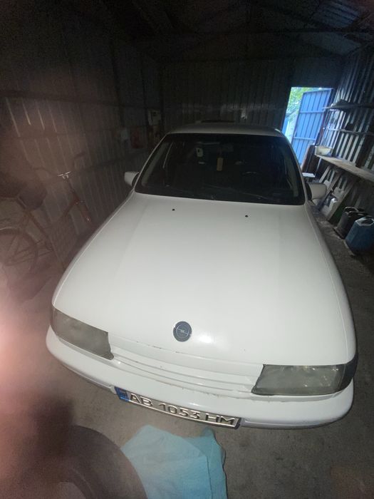 Opel Vecktra a 1992 1.8 бензин