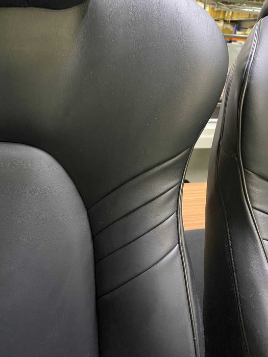 Bancos da frente Saab 9000 Aero em pele