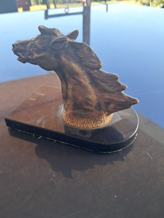 Cabeça de cavalo em bronze