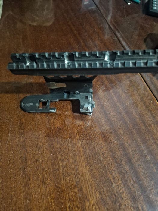 Бічний кронштейн Picatinny для АК