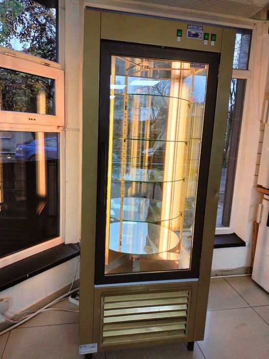 Холодильник-вітрина Iglo