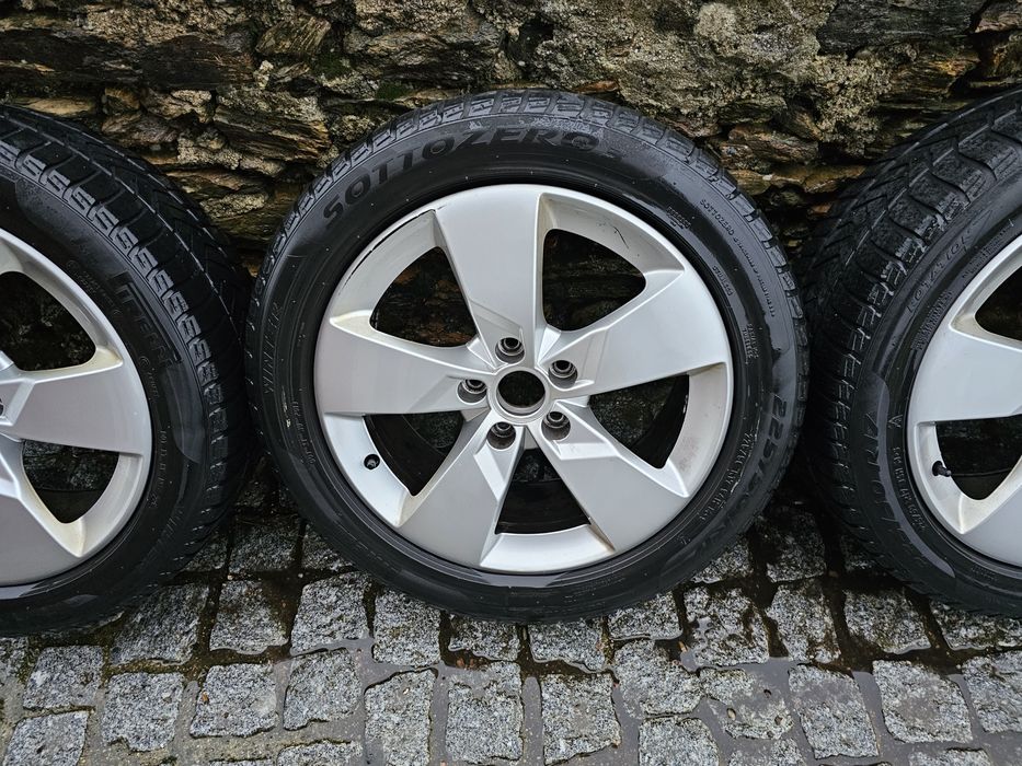 Jantes 17 5×112 Audi VW Seat Skoda Mercedes com pneus 225/50R17
Possív