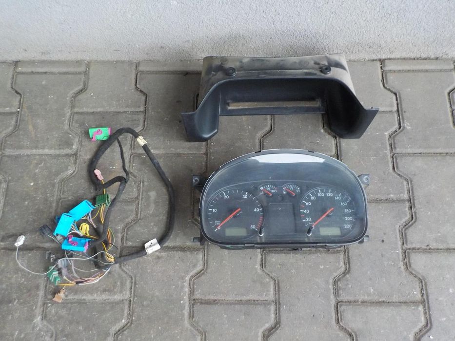 VW T4 2.5TDI LICZNIK PRĘDKOŚCIOMIERZ 7D0920800B ZESTAW