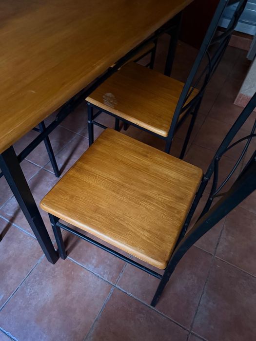 Mesa madeira maciça e cadeiras