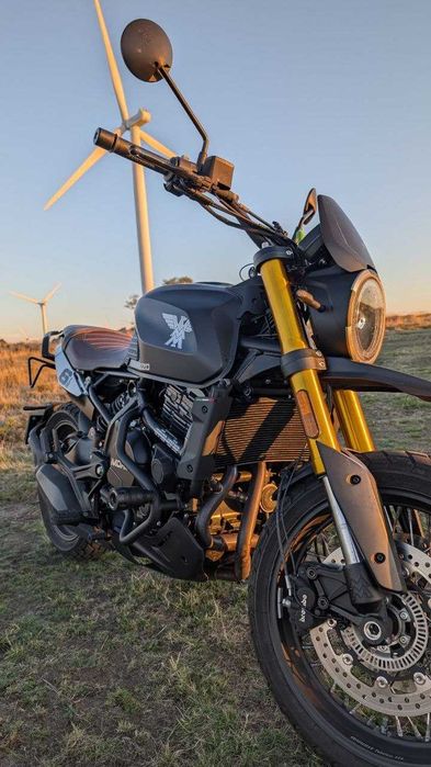 Moto Morini Seiemmezzo SCR 650 - 2024 - 6.550 km - c/ Garantia oficial
