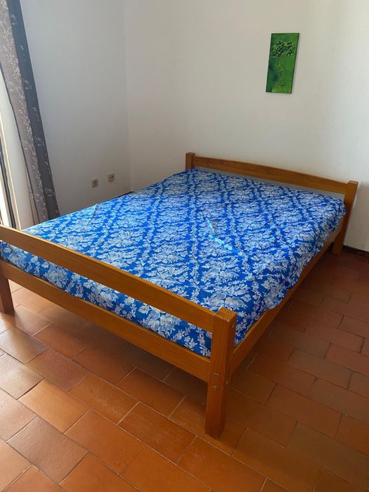 Cama casal com colchão!! URGE VENDA