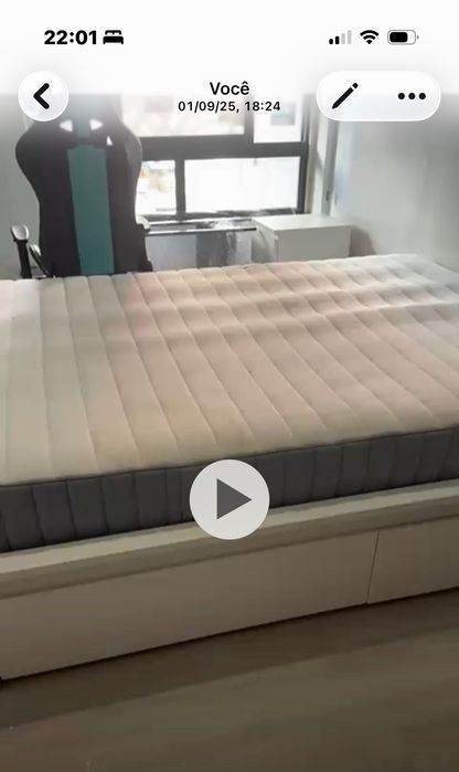 Cama de casal branca IKEA