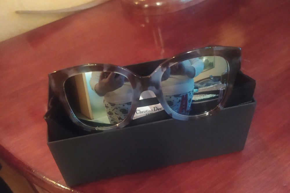 Продам фирменные очки известного бренда