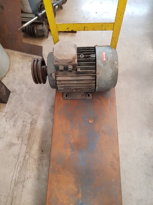 Compressor trifásico sem depósito.