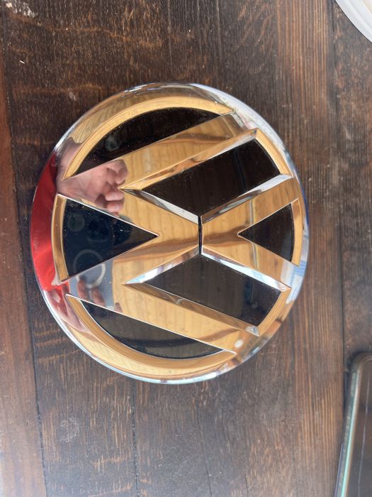 2k5853600 значок tiguan 2016р.