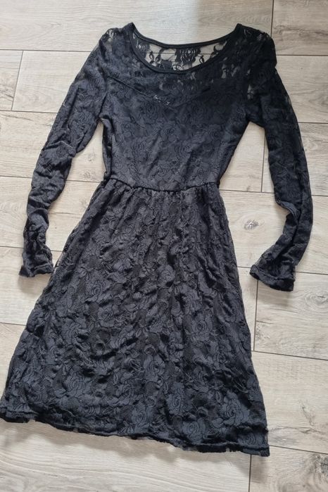 Śliczna koronkowa sukienka r.S