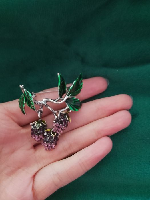 Broszka jeżyny vintage retro