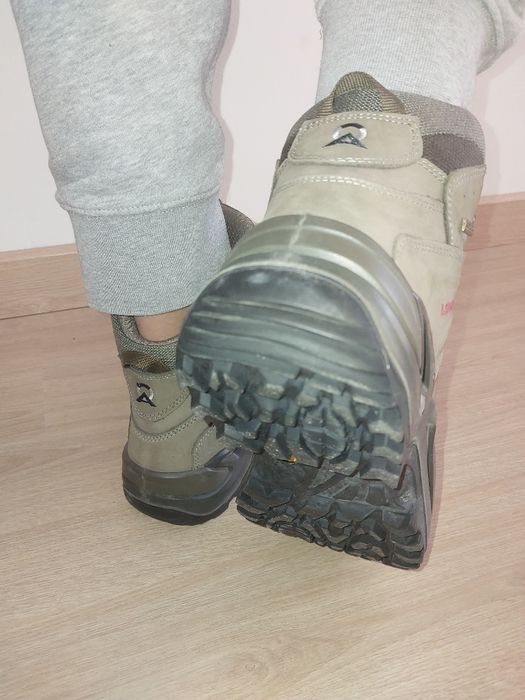 Botas LOWA USADAS - Trekking/Montanha Profissionais (Tamanho 42)