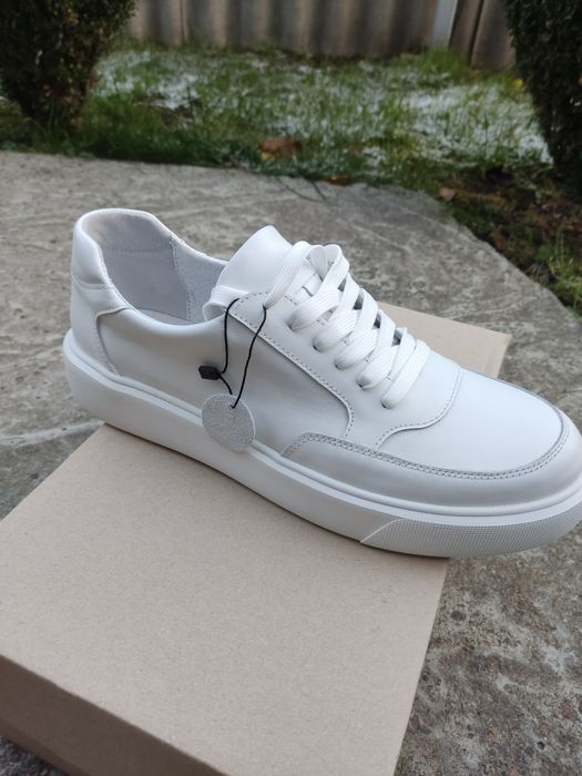 Кроссовки кожаные 43 размер