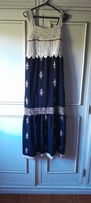 Vestido comprido preto bordado