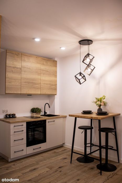 Nowoczesna kawalerka na parterze, gotowa do wprowadzenia.