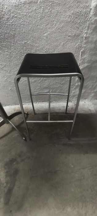 Mesa Alta + 2 Bancos