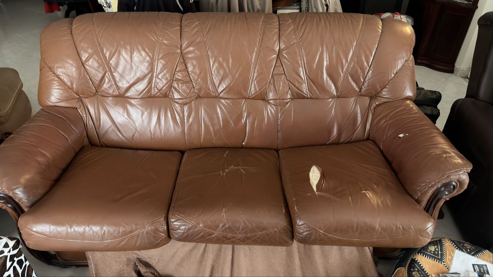 Conjunto de Sofas em Pele