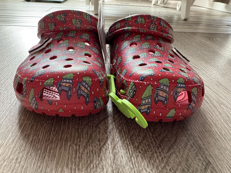 Продаю женские кроксы (W8)