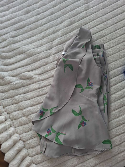 Conjunto, calças e top. Lindo!!! Tecido confortavel .Ana Sousa