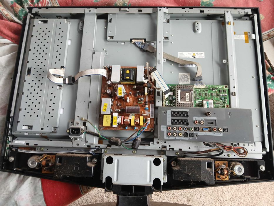 PEÇAS - TV LCD 32" - Samsung LE32R32B -com Ecrã Partido!!!