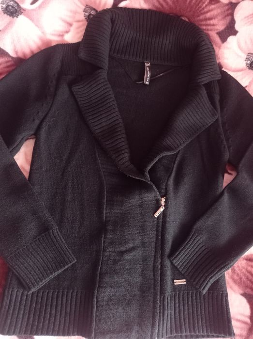 Damski sweterek czarny r.42