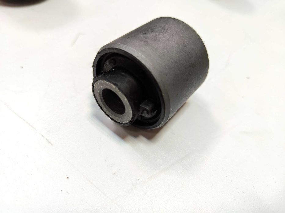 Сайлентблок заднего рычага задней цапфы плавающий Jeep Cherokee KL