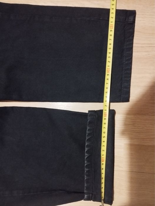 Продам  мужские джинсы Hugo Boss