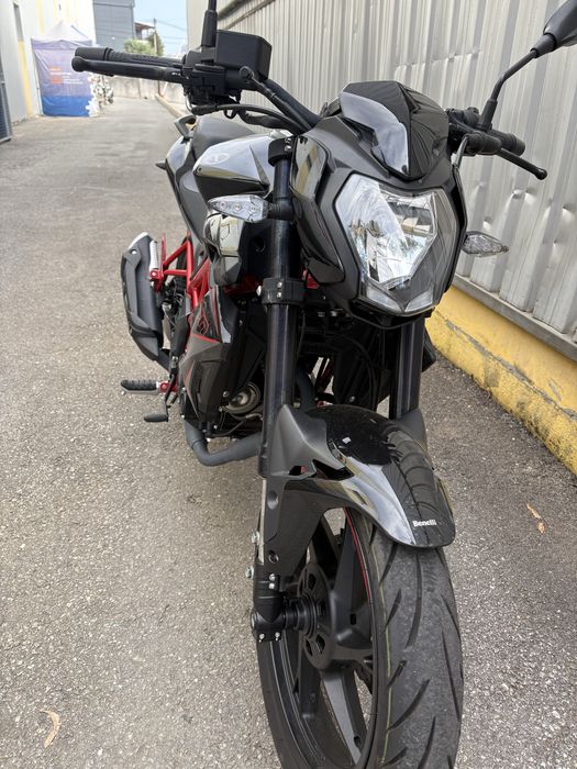 Benelli BN 125 – Apenas 4.660 km | Como Nova!