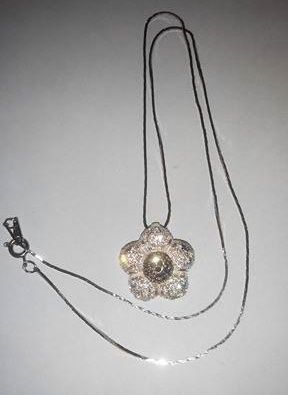 Fio em prata de lei com flor em zircónias