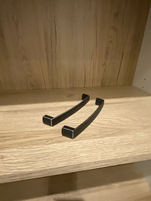 Witryna Forte ELARA z ozdobnymi gałkami