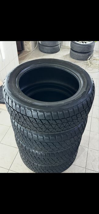 Brigestone  BLizak.285.50.20r