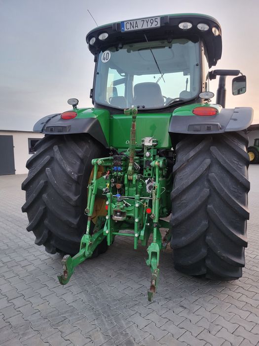 Ciągnik rolniczy John Deere model 8310r