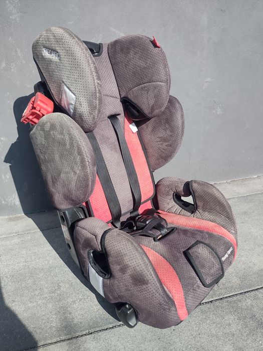 Fotelik dziecięcy Recaro.