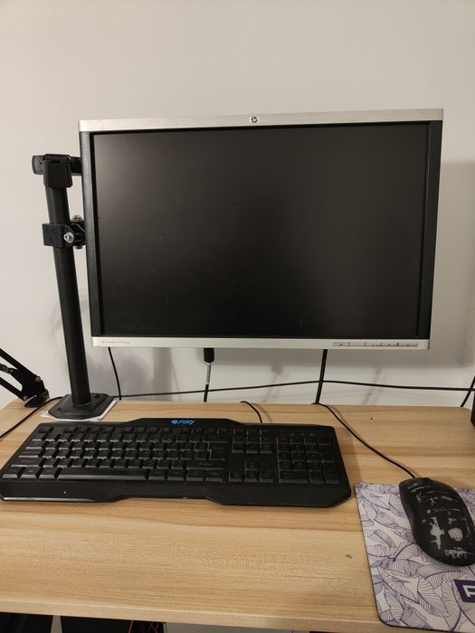 Komputer Fujitsu z monitorem HP