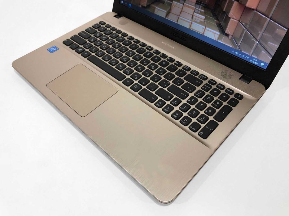 Ноутбук Asus VivoBook R541N, Intel N3350, 8Gb, SSD 240Gb, GeForce 810M 2Gb, Батарея до 10 годин!