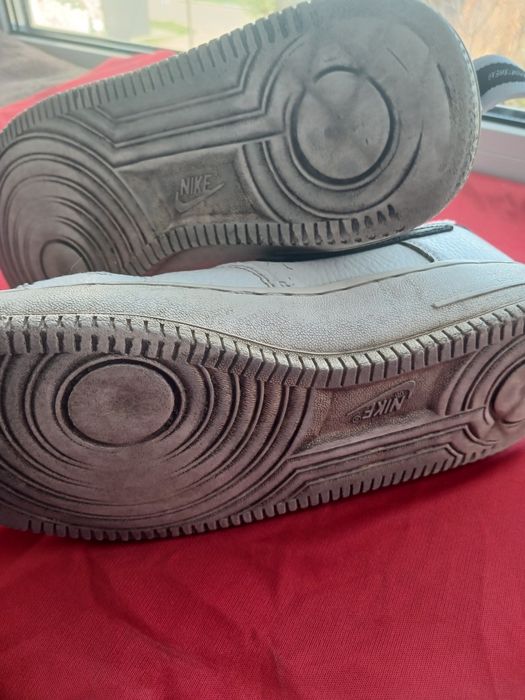 Підросткові кросівки NIKE.