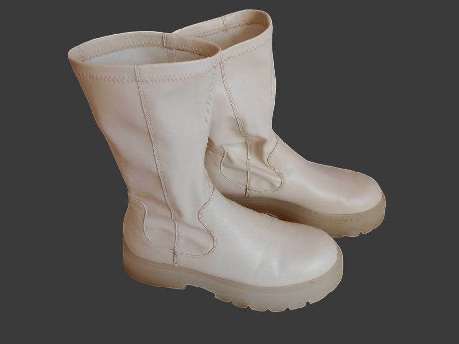 buty, botki, kozaki z grubą masywną podeszwą