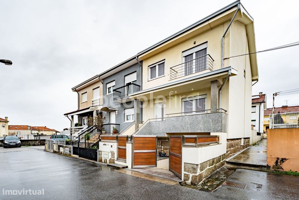 Moradia com garagem no centro da Senhora da Hora